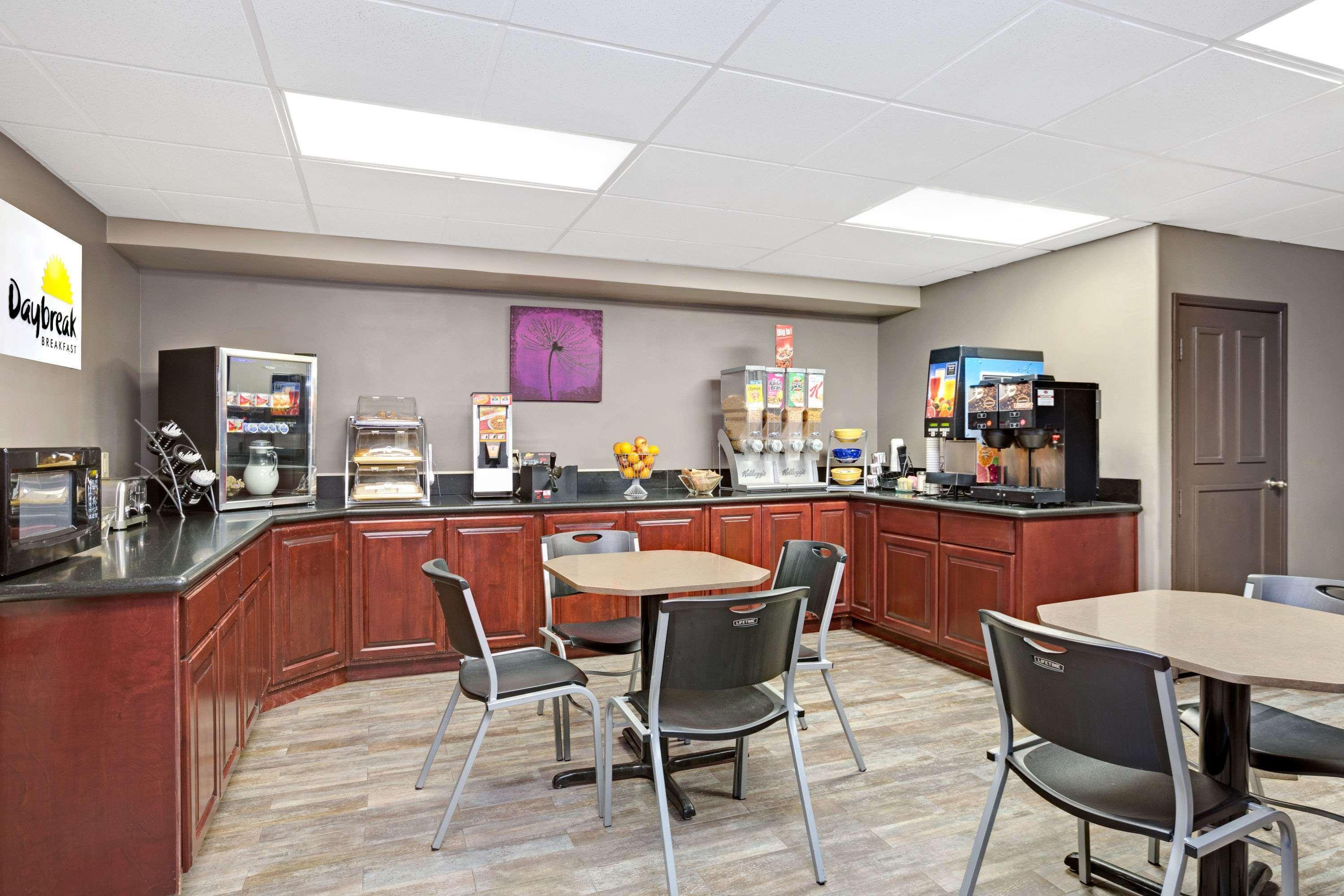 Days Inn By Wyndham West Covina Εξωτερικό φωτογραφία