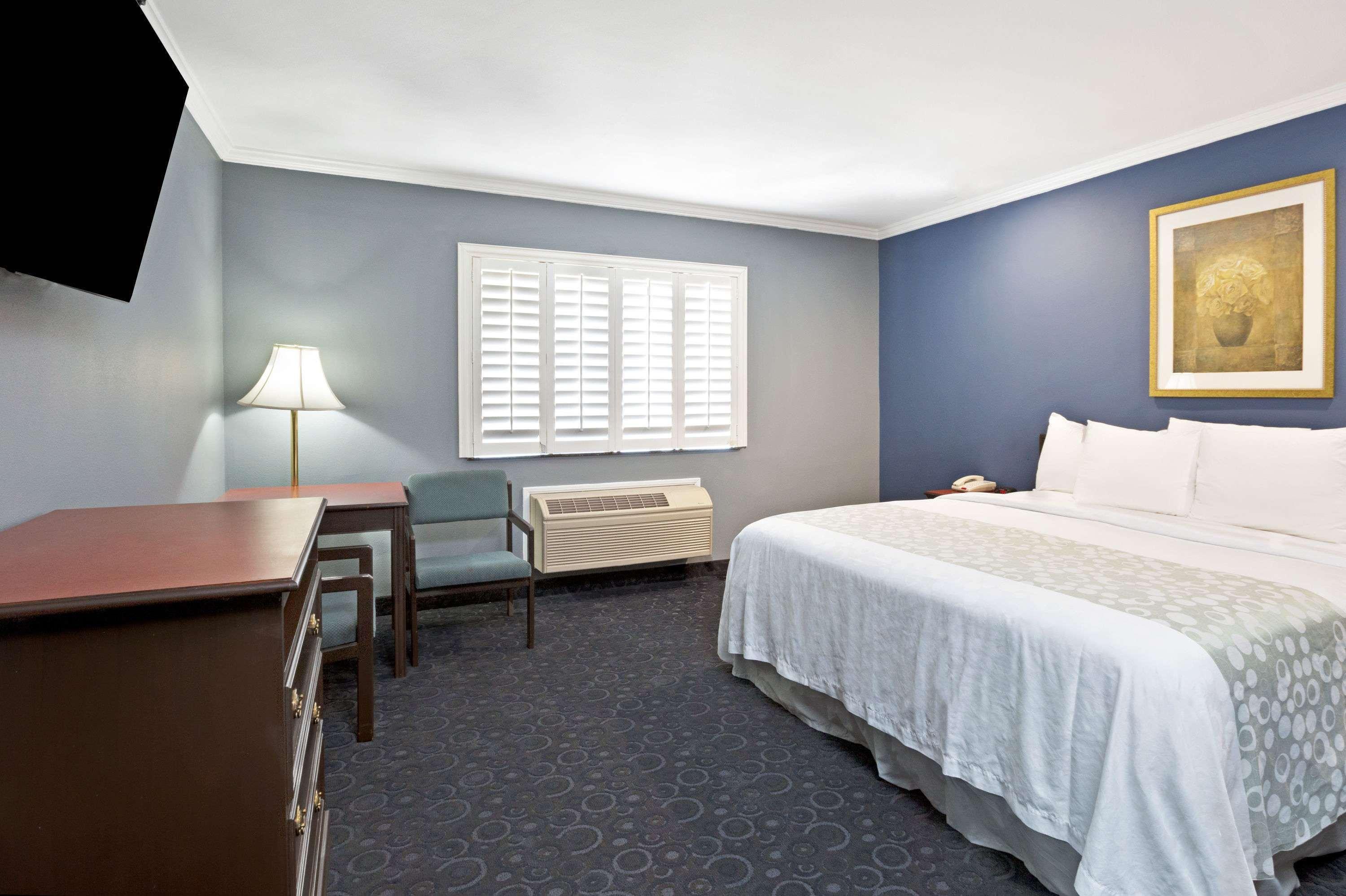 Days Inn By Wyndham West Covina Εξωτερικό φωτογραφία